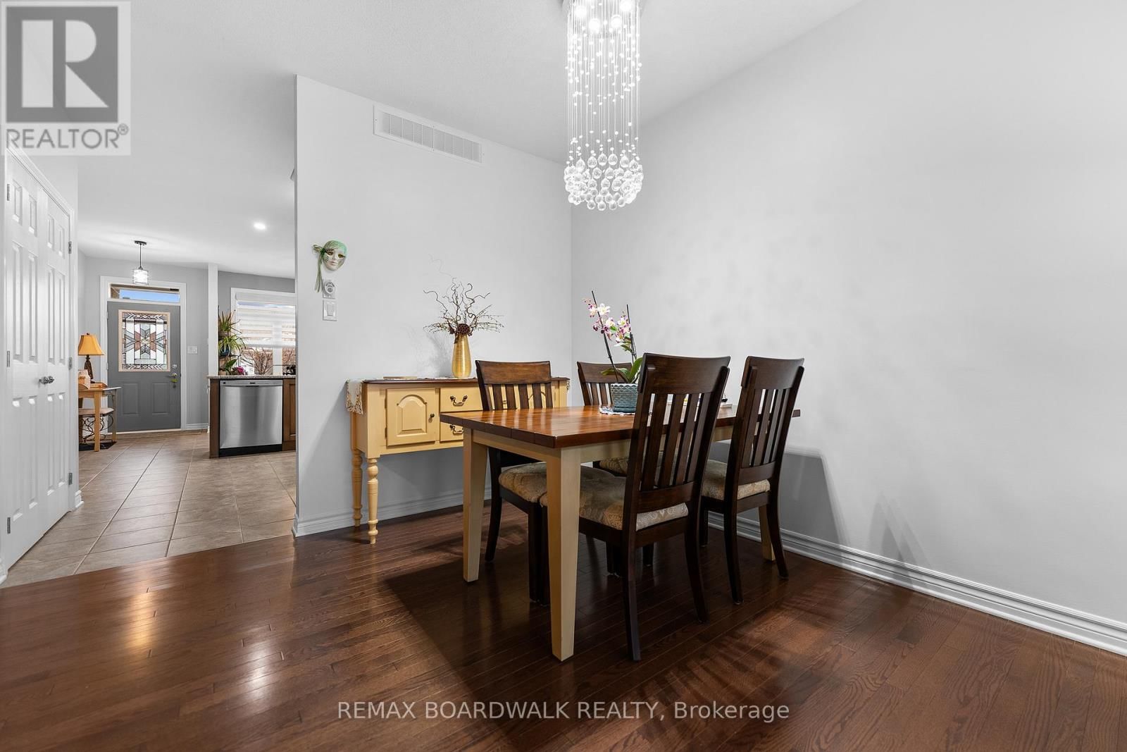 12 ROYALTY WAY Image 15