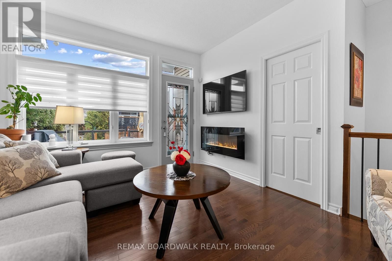 12 ROYALTY WAY Image 19