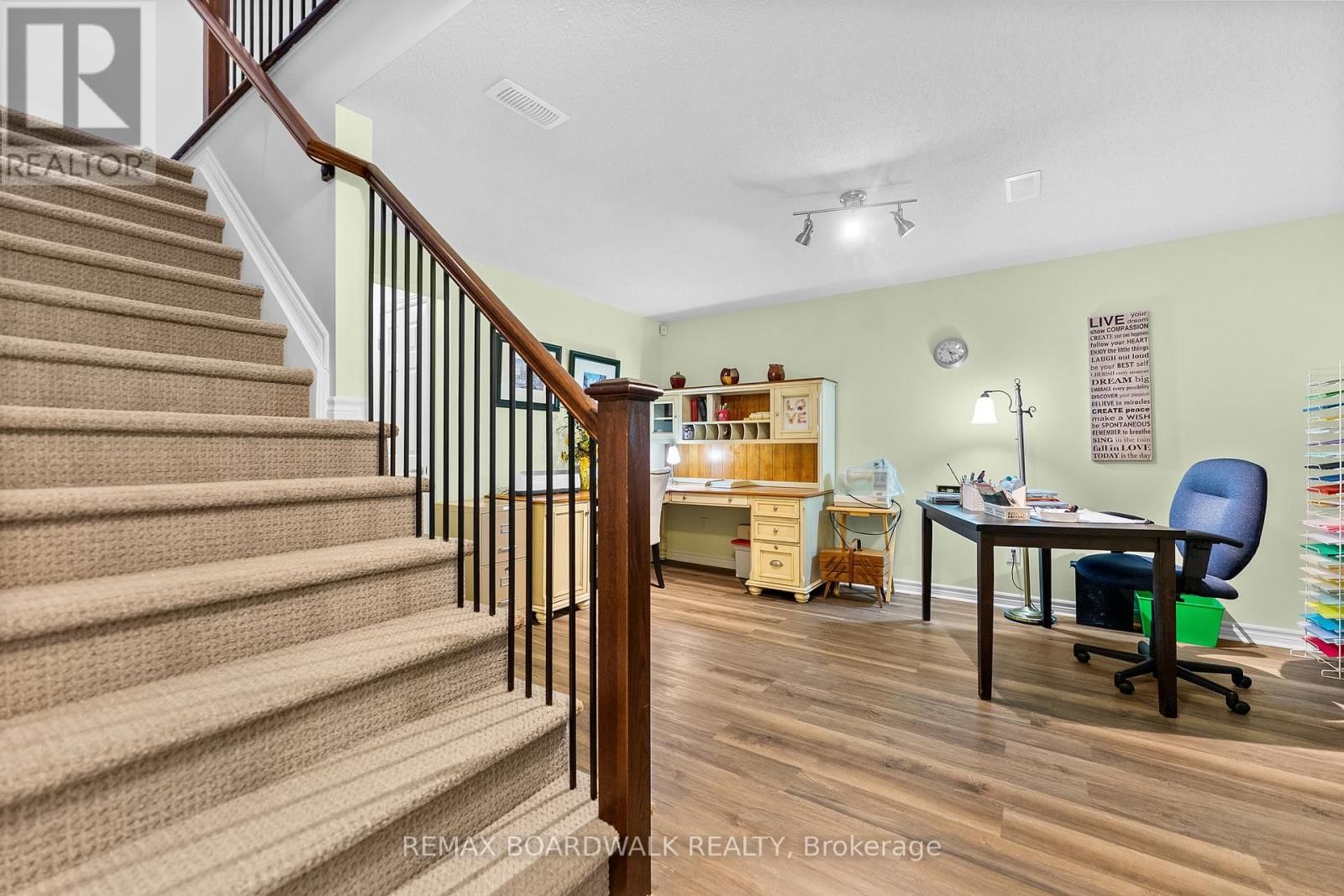 12 ROYALTY WAY Image 23