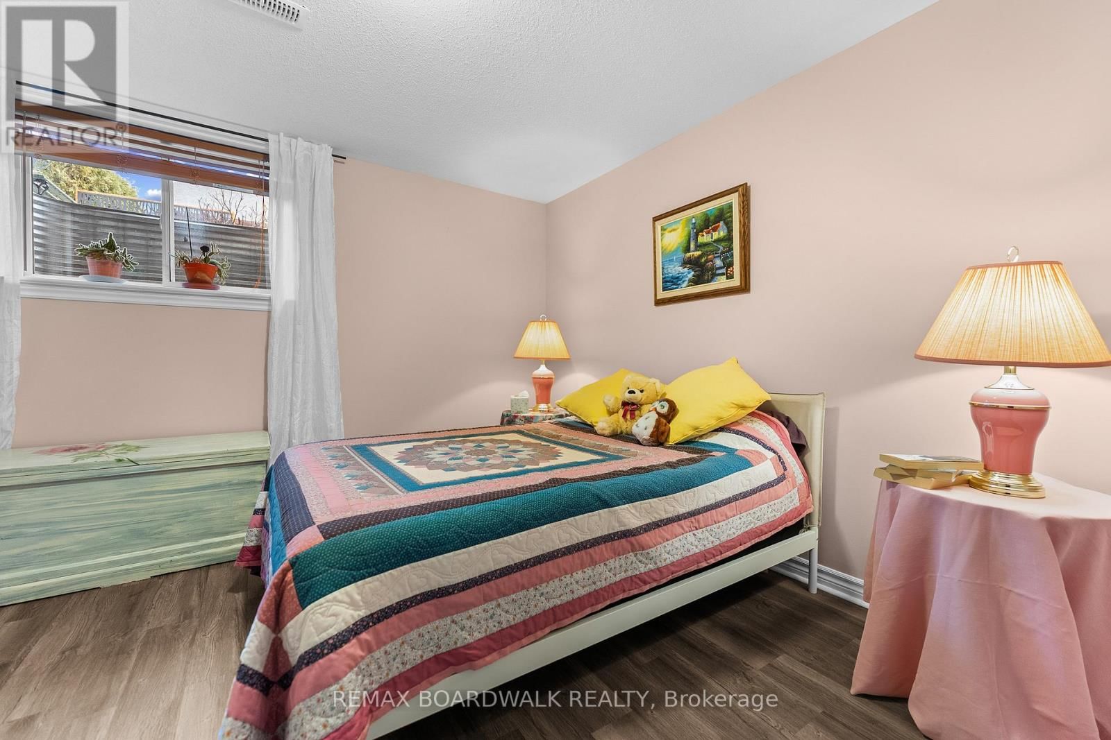 12 ROYALTY WAY Image 24