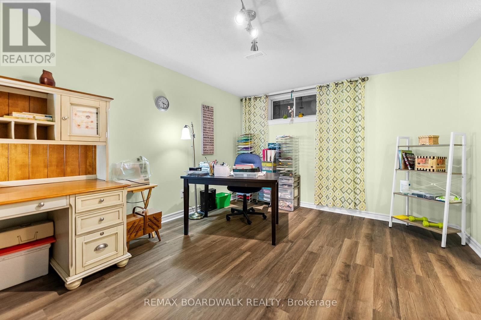 12 ROYALTY WAY Image 26