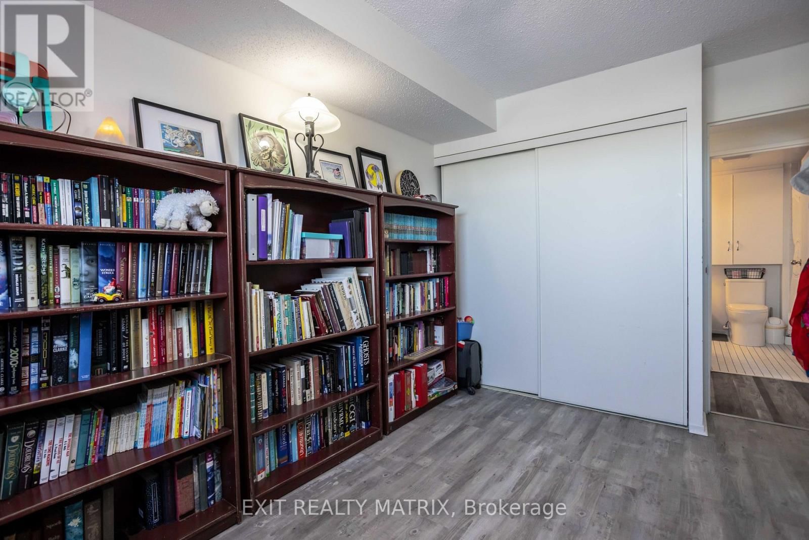 1007 - 2759 CAROUSEL CRESCENT Image 30