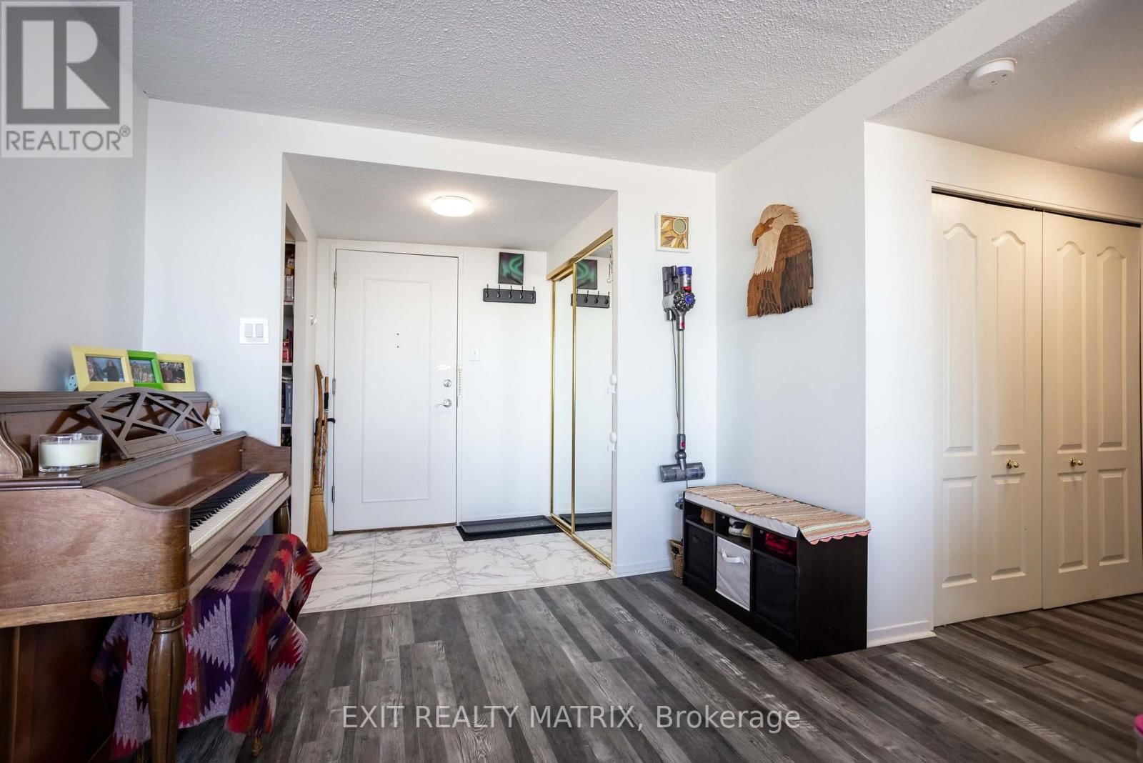 1007 - 2759 CAROUSEL CRESCENT Image 8