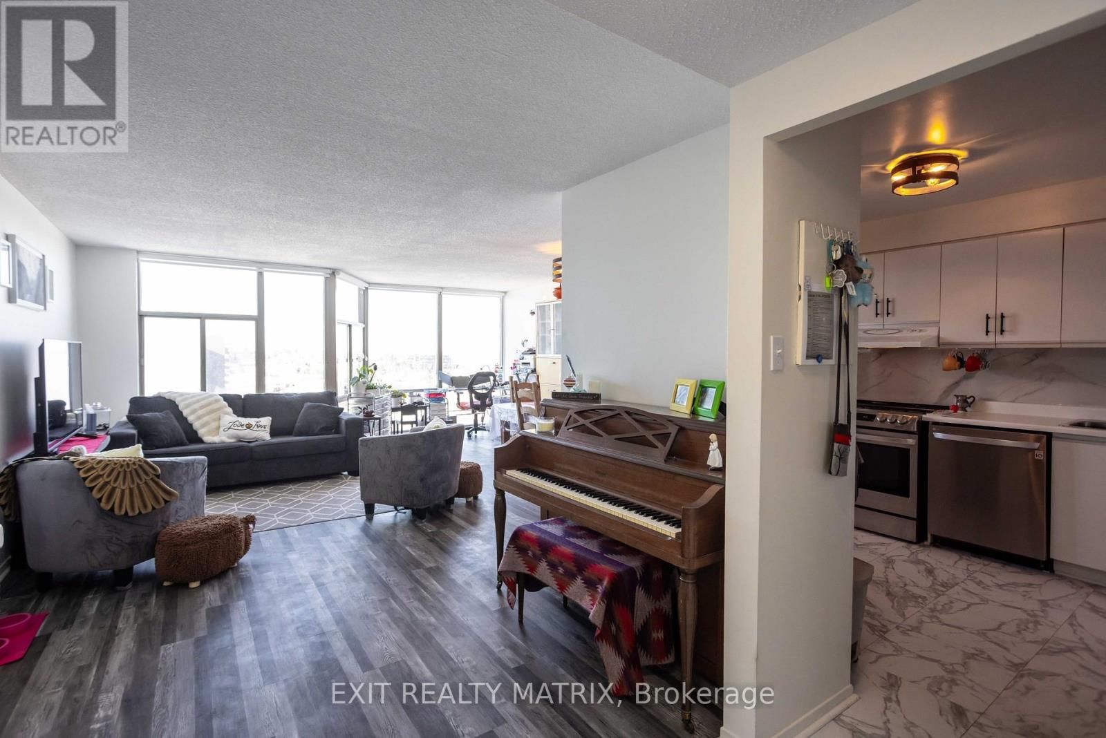 1007 - 2759 CAROUSEL CRESCENT Image 9