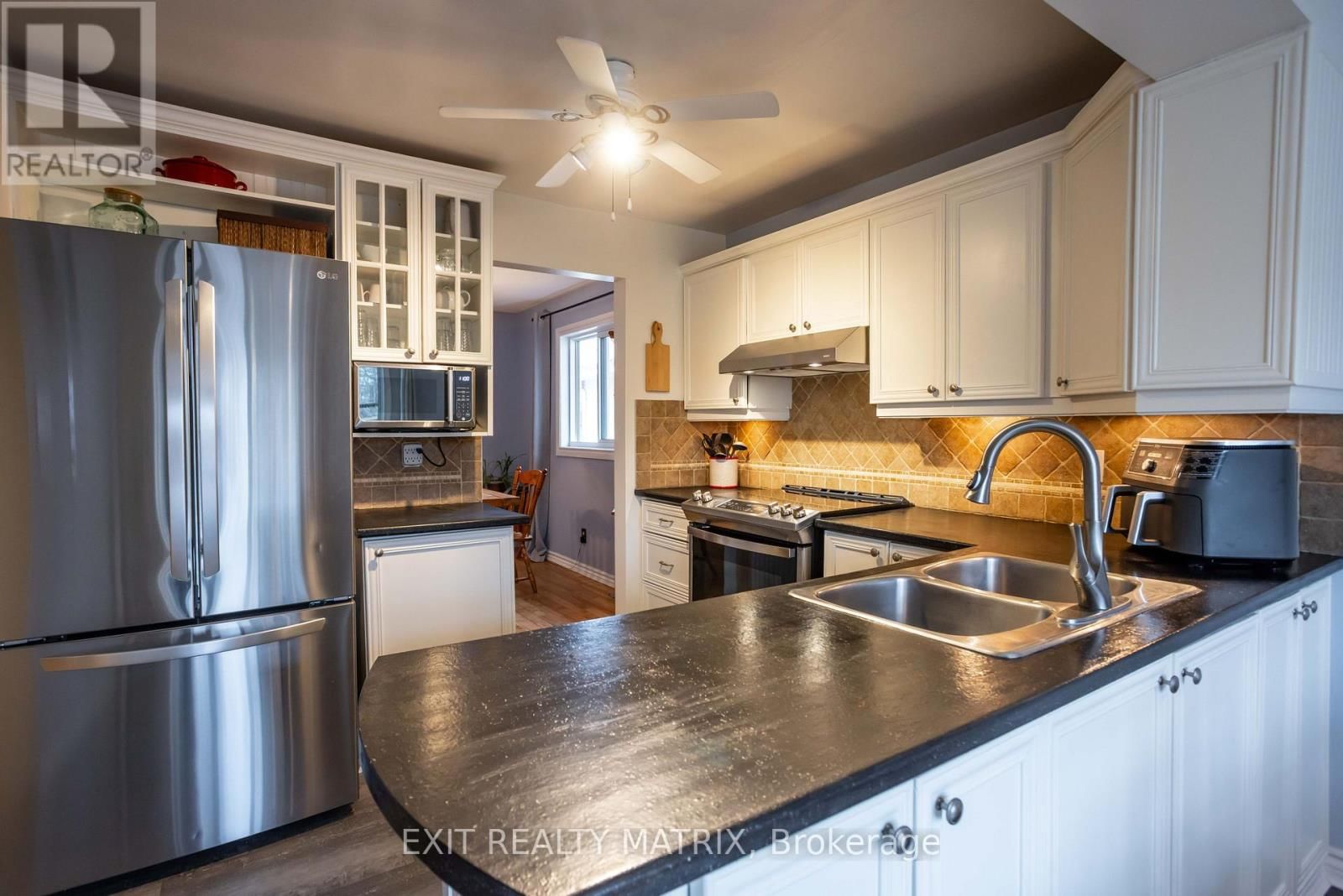 555 APOLLO WAY Image 12