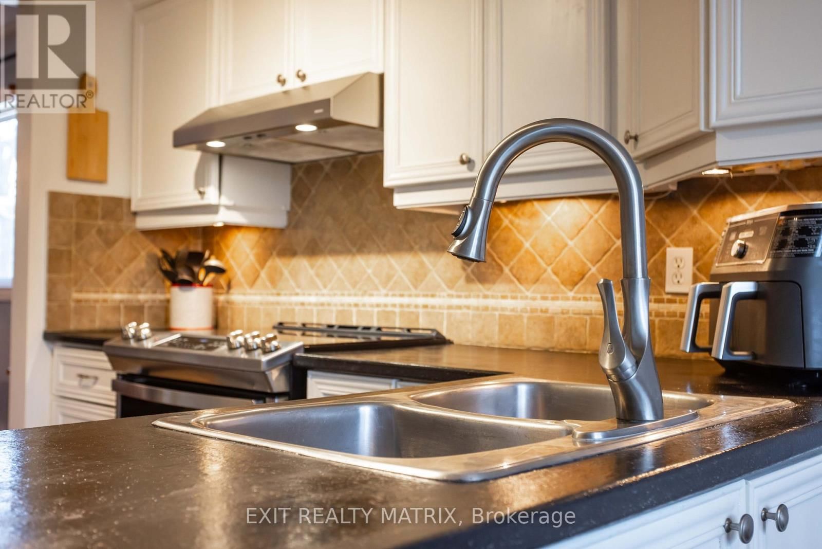 555 APOLLO WAY Image 13