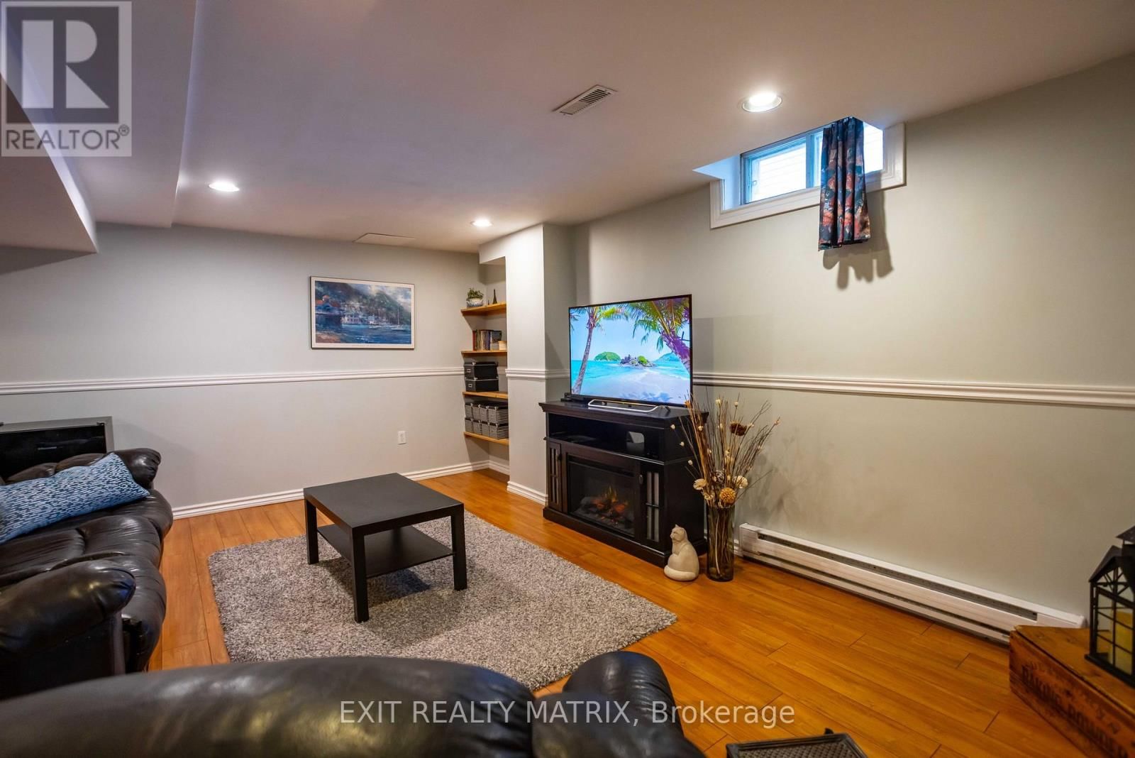 555 APOLLO WAY Image 32