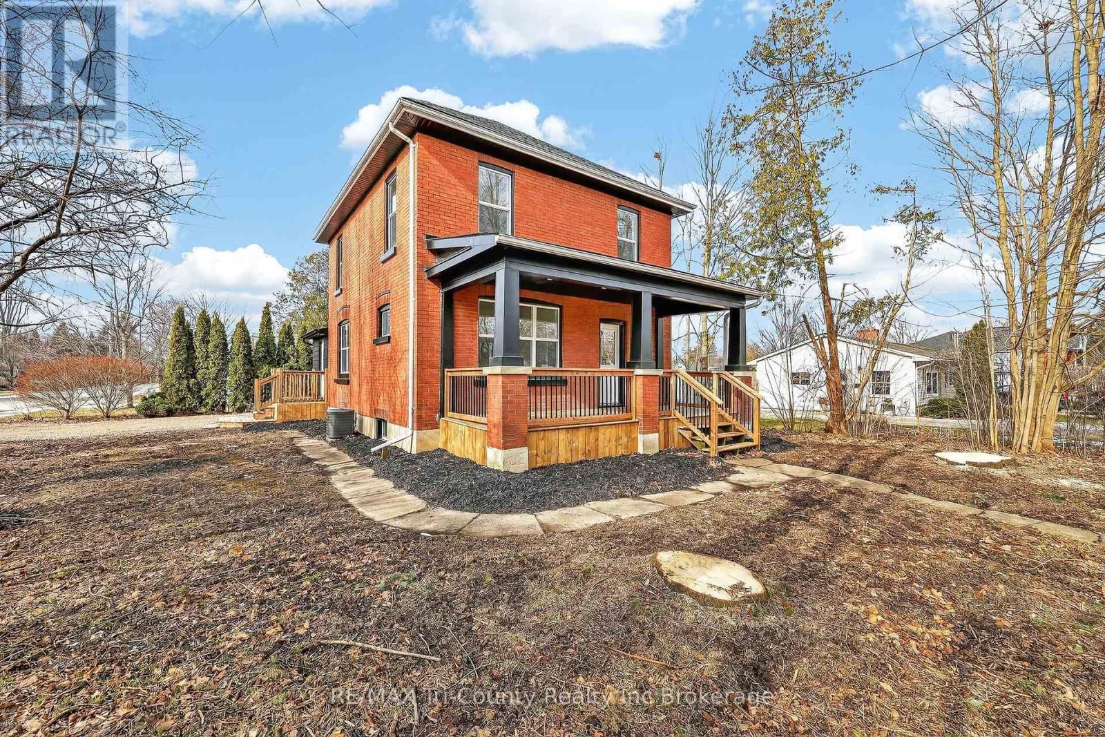 394 WELLINGTON STREET Image 1