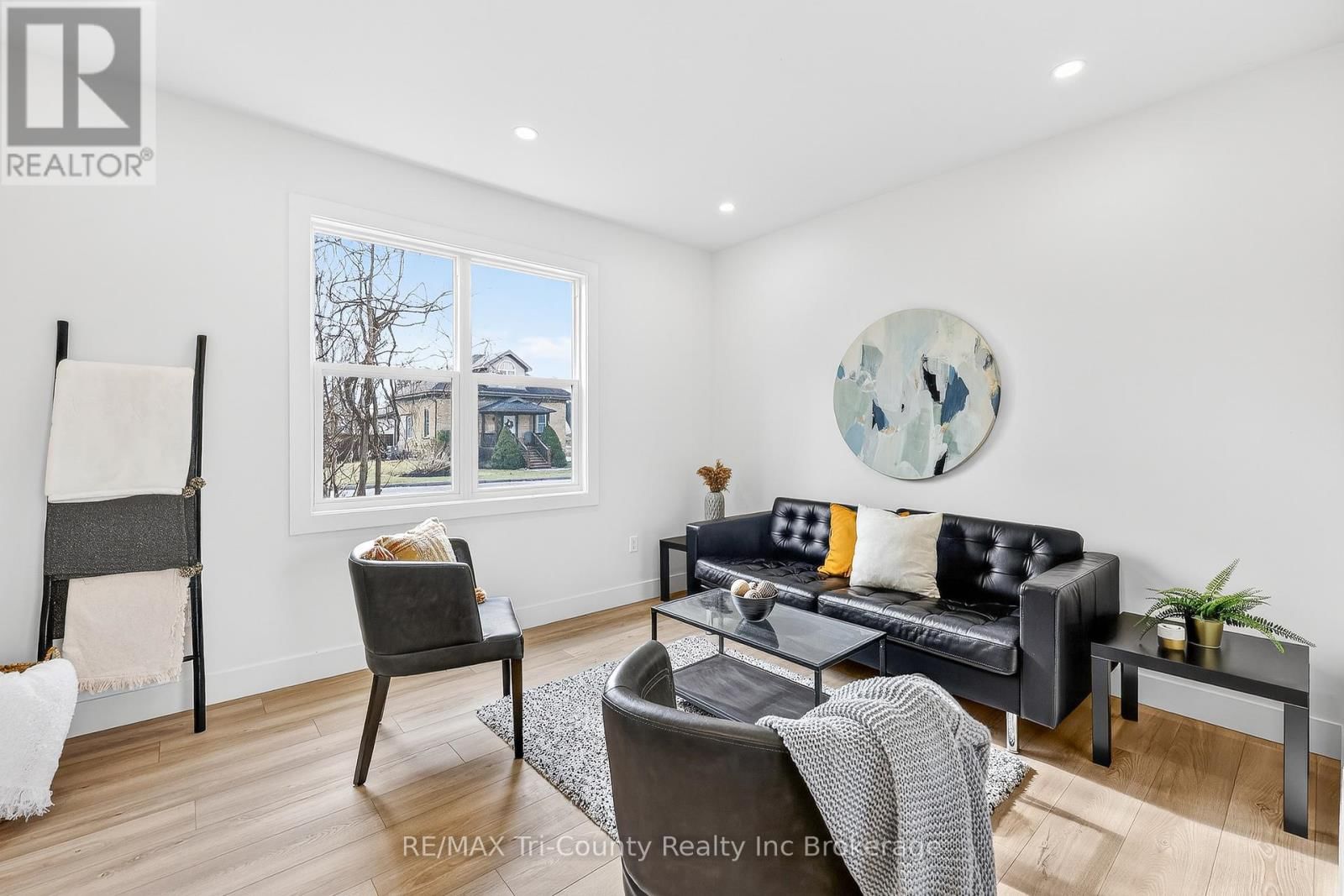 394 WELLINGTON STREET Image 10