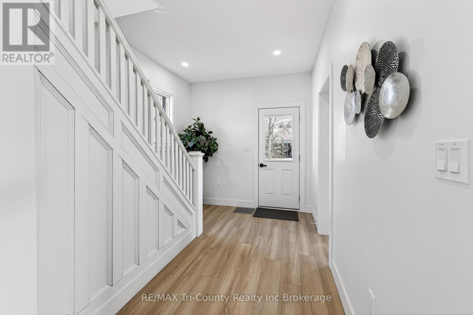 394 WELLINGTON STREET Image 15