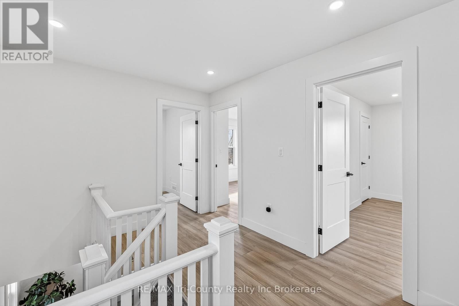 394 WELLINGTON STREET Image 17