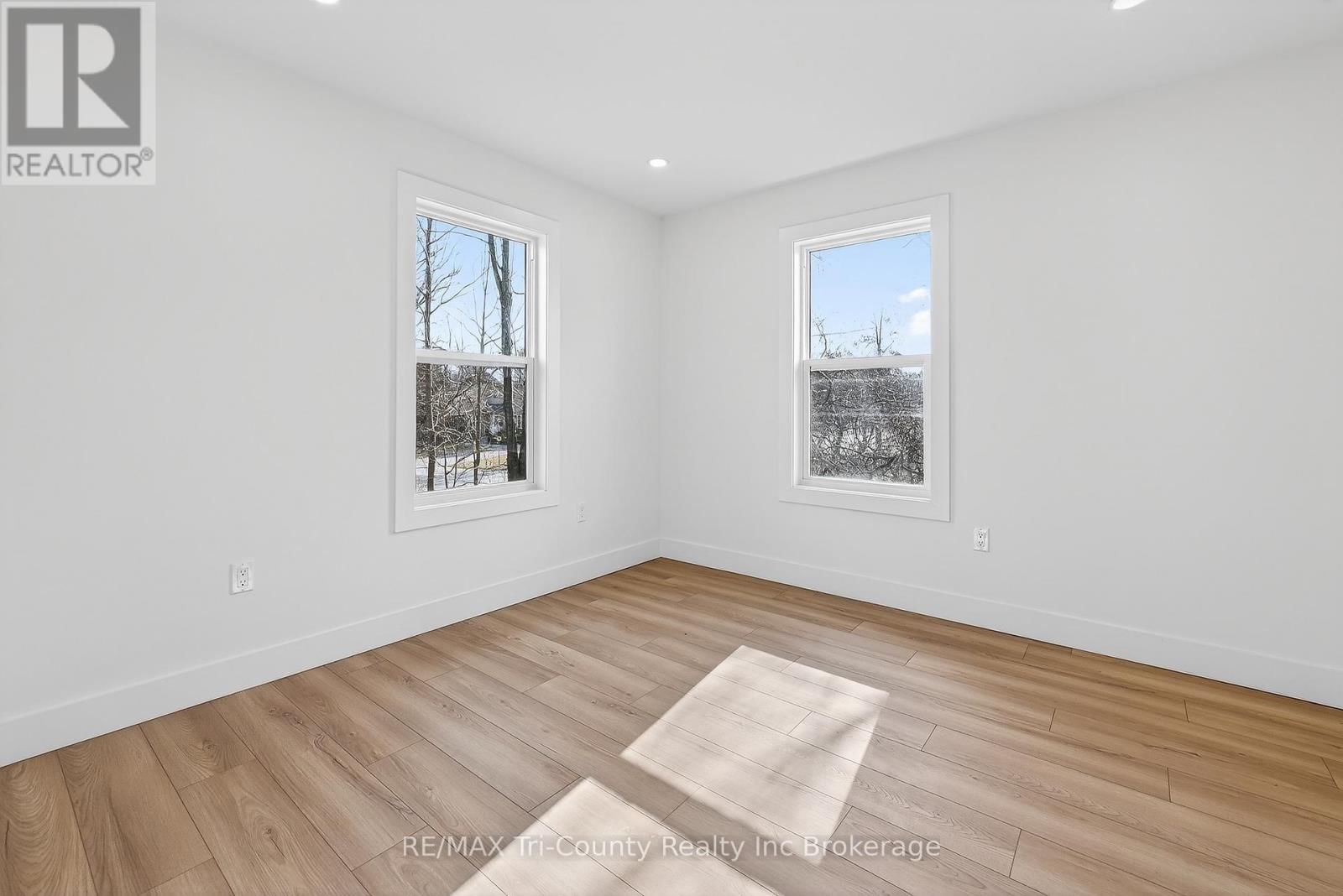 394 WELLINGTON STREET Image 22