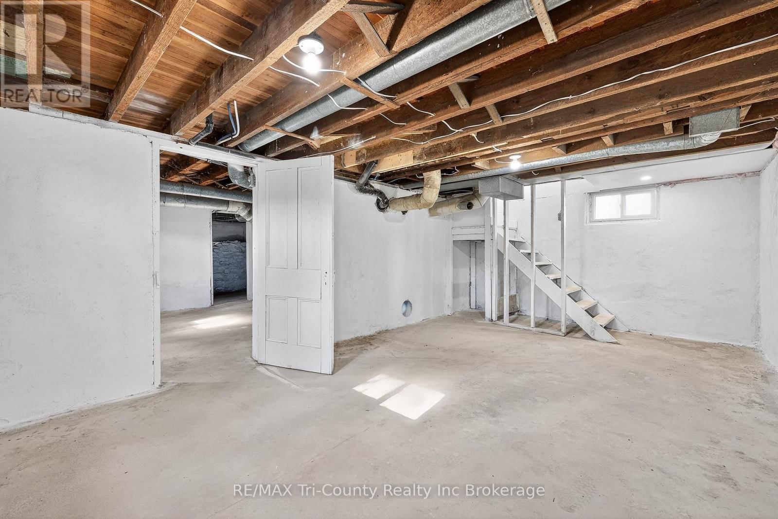 394 WELLINGTON STREET Image 26