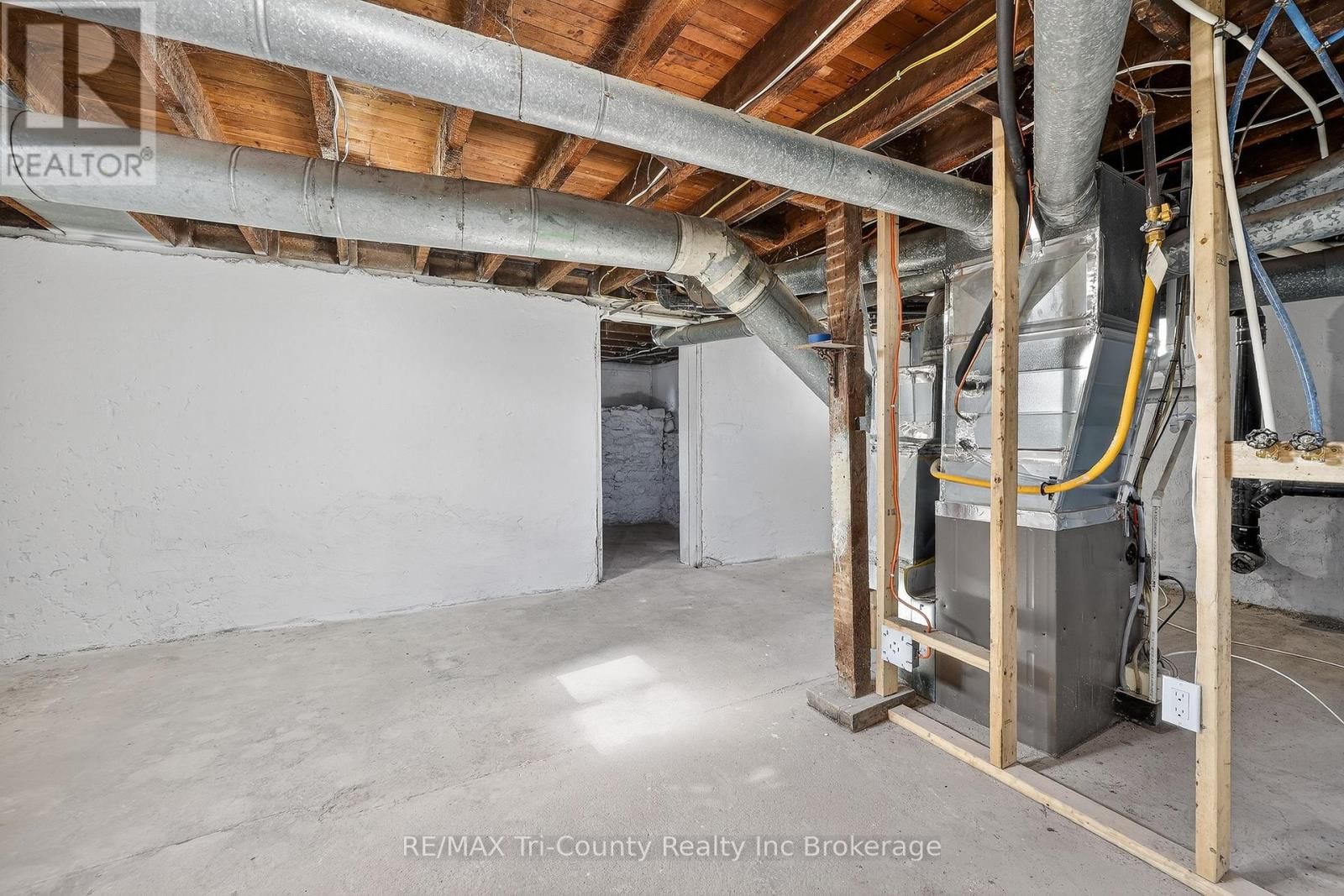 394 WELLINGTON STREET Image 27