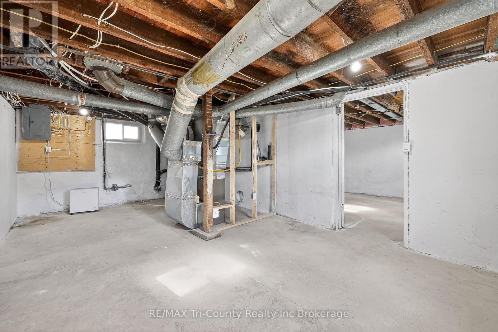 394 WELLINGTON STREET Image 28