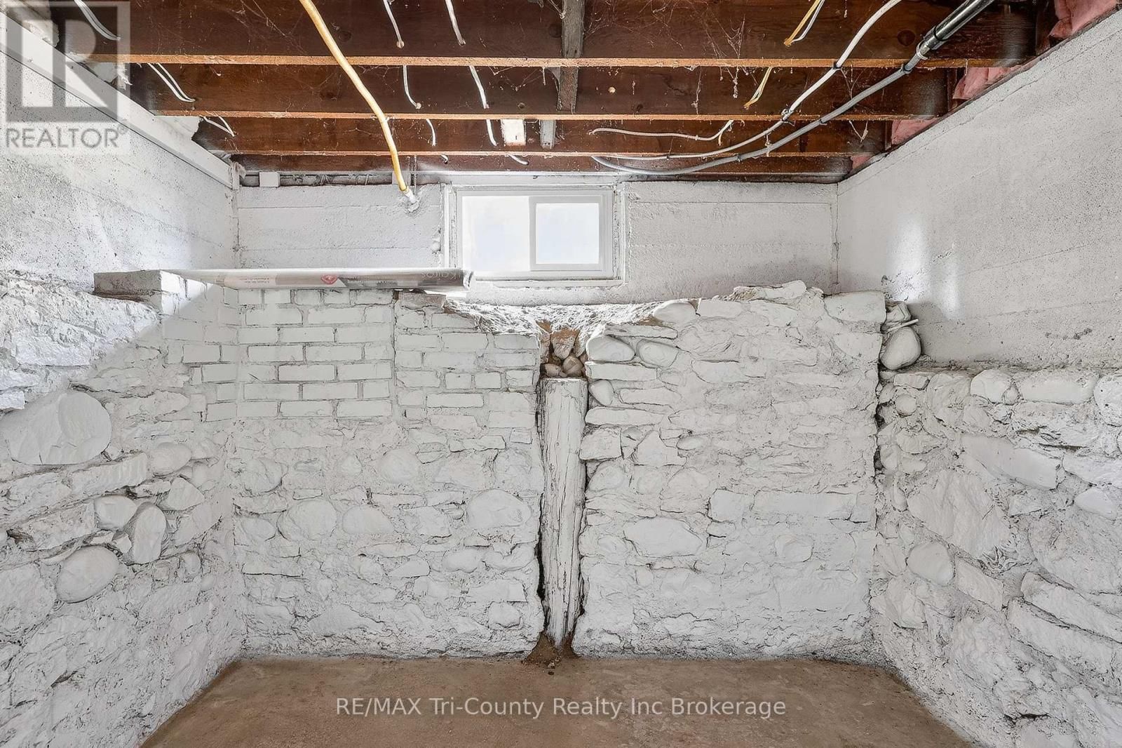 394 WELLINGTON STREET Image 31