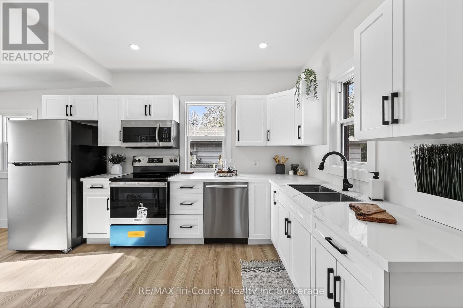 394 WELLINGTON STREET Image 5