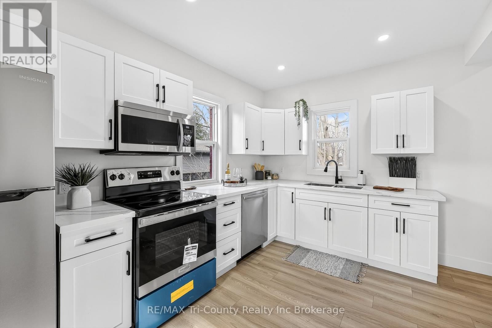 394 WELLINGTON STREET Image 6