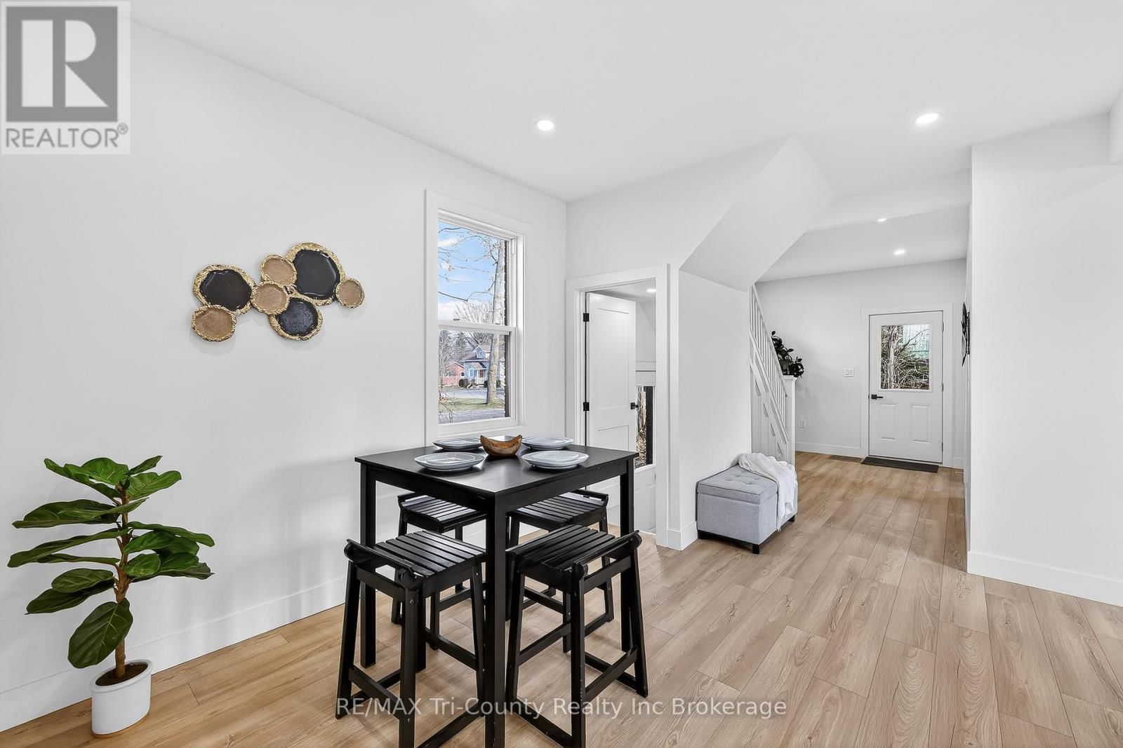 394 WELLINGTON STREET Image 8