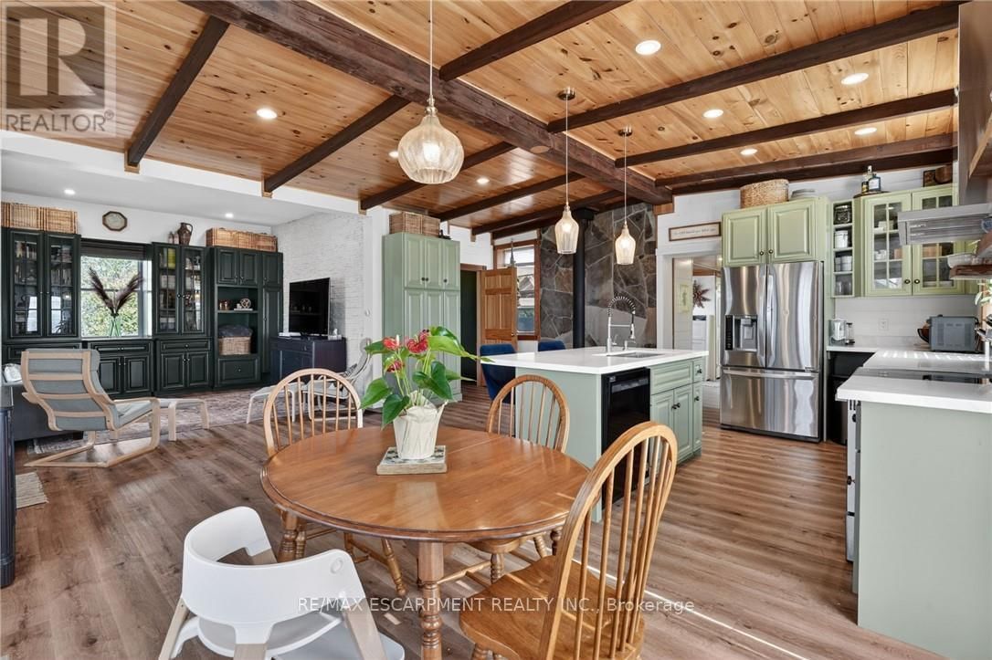 395 MUD STREET EAST Image 12