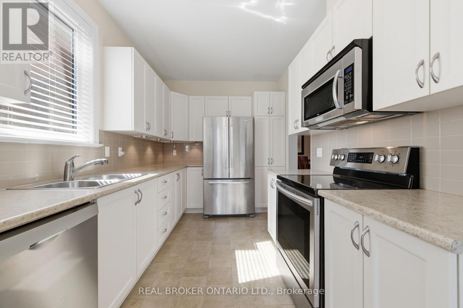 417 STALWART CRESCENT Image 17