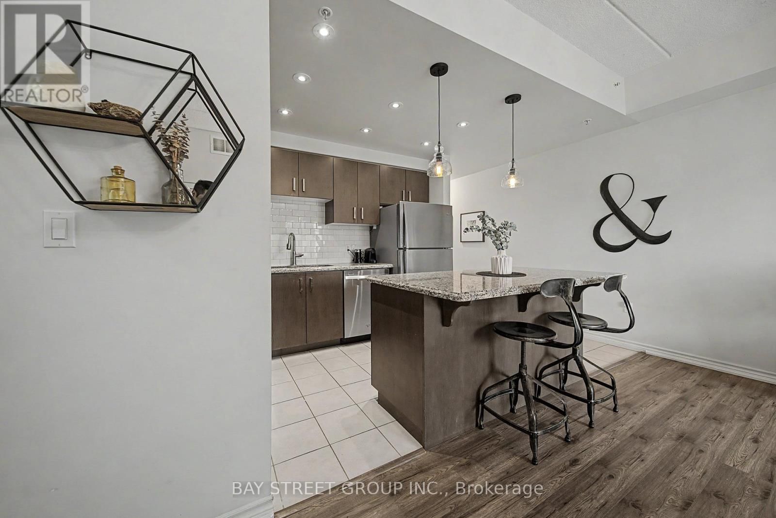 132 - 1077 GORDON STREET Image 14