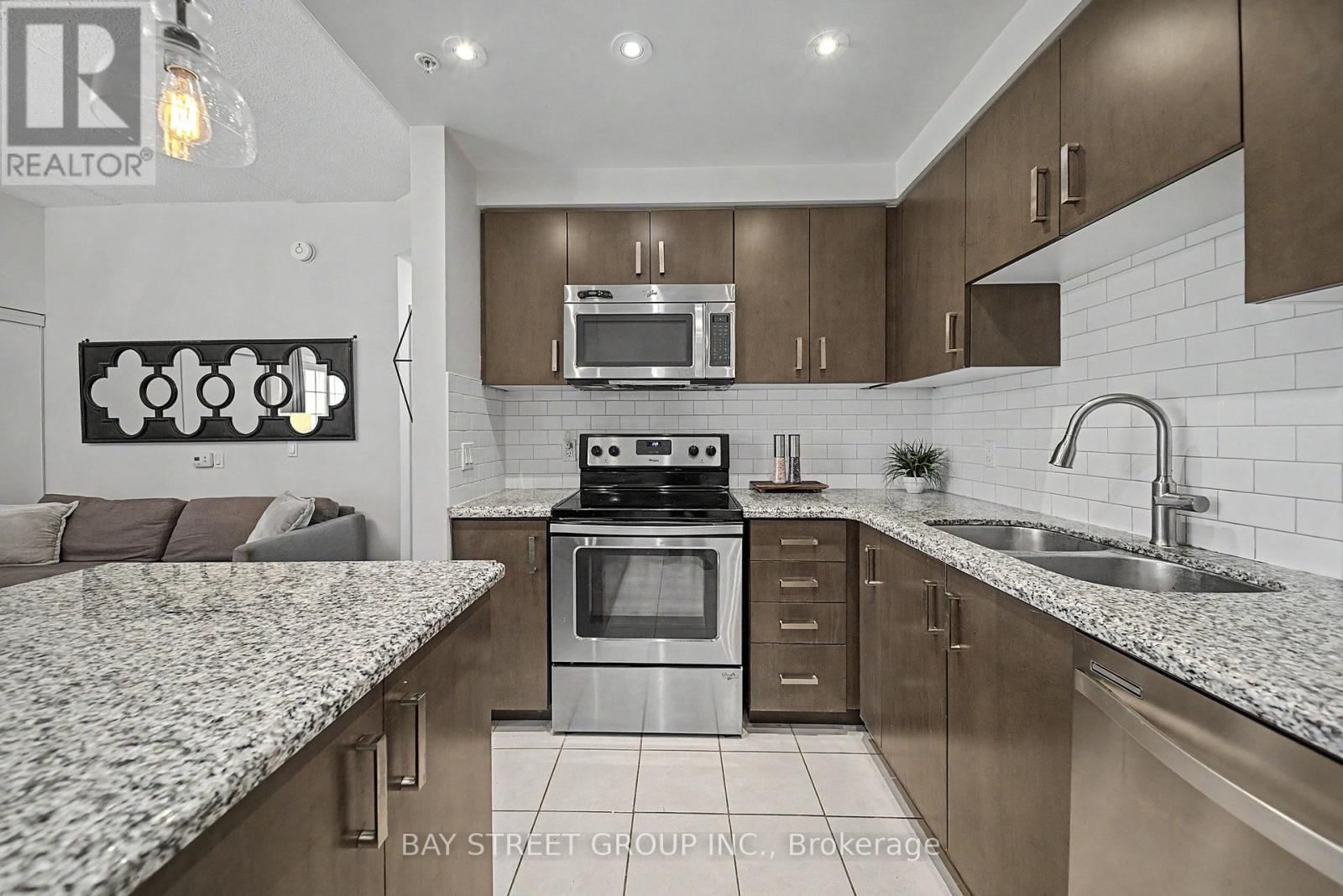 132 - 1077 GORDON STREET Image 15