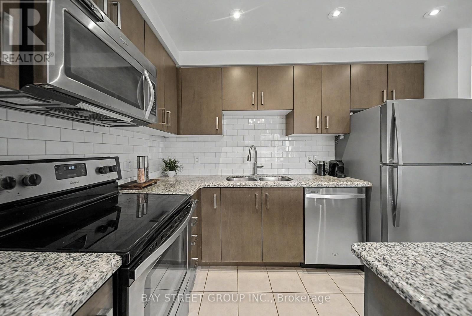 132 - 1077 GORDON STREET Image 16