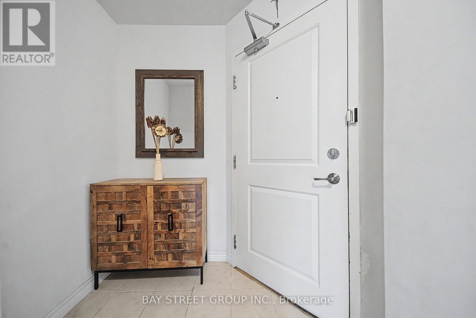 132 - 1077 GORDON STREET Image 9