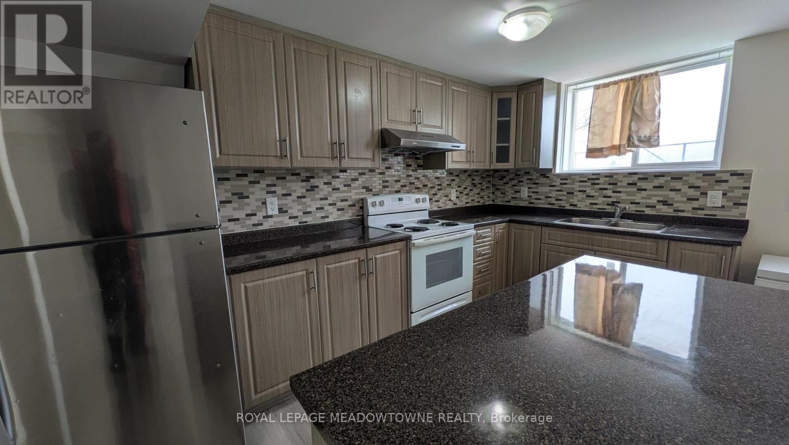 Lower - 120 MORDEN DRIVE Image 11