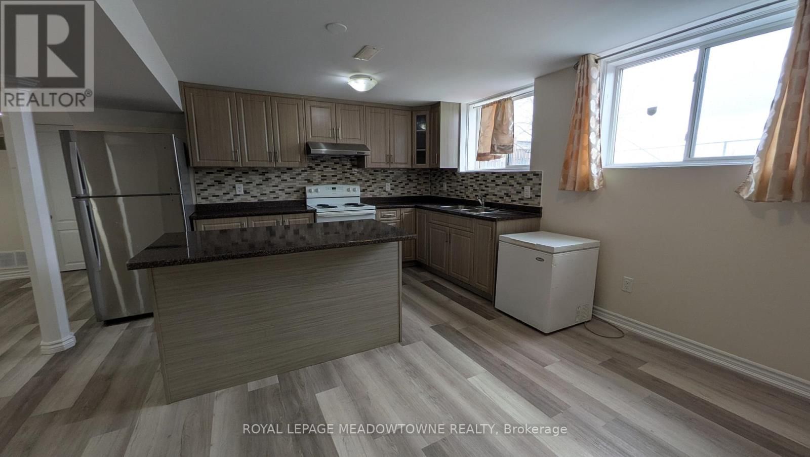 Lower - 120 MORDEN DRIVE Image 9