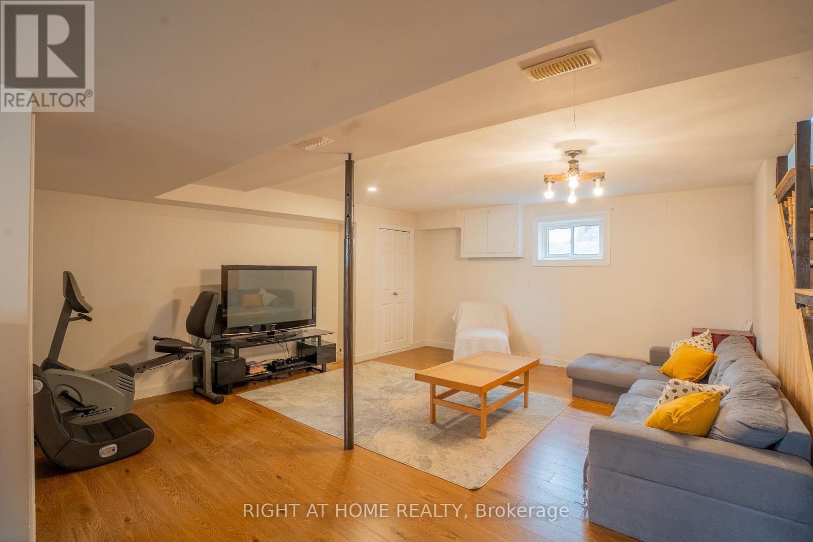 682 HENRI CIRCLE Image 13