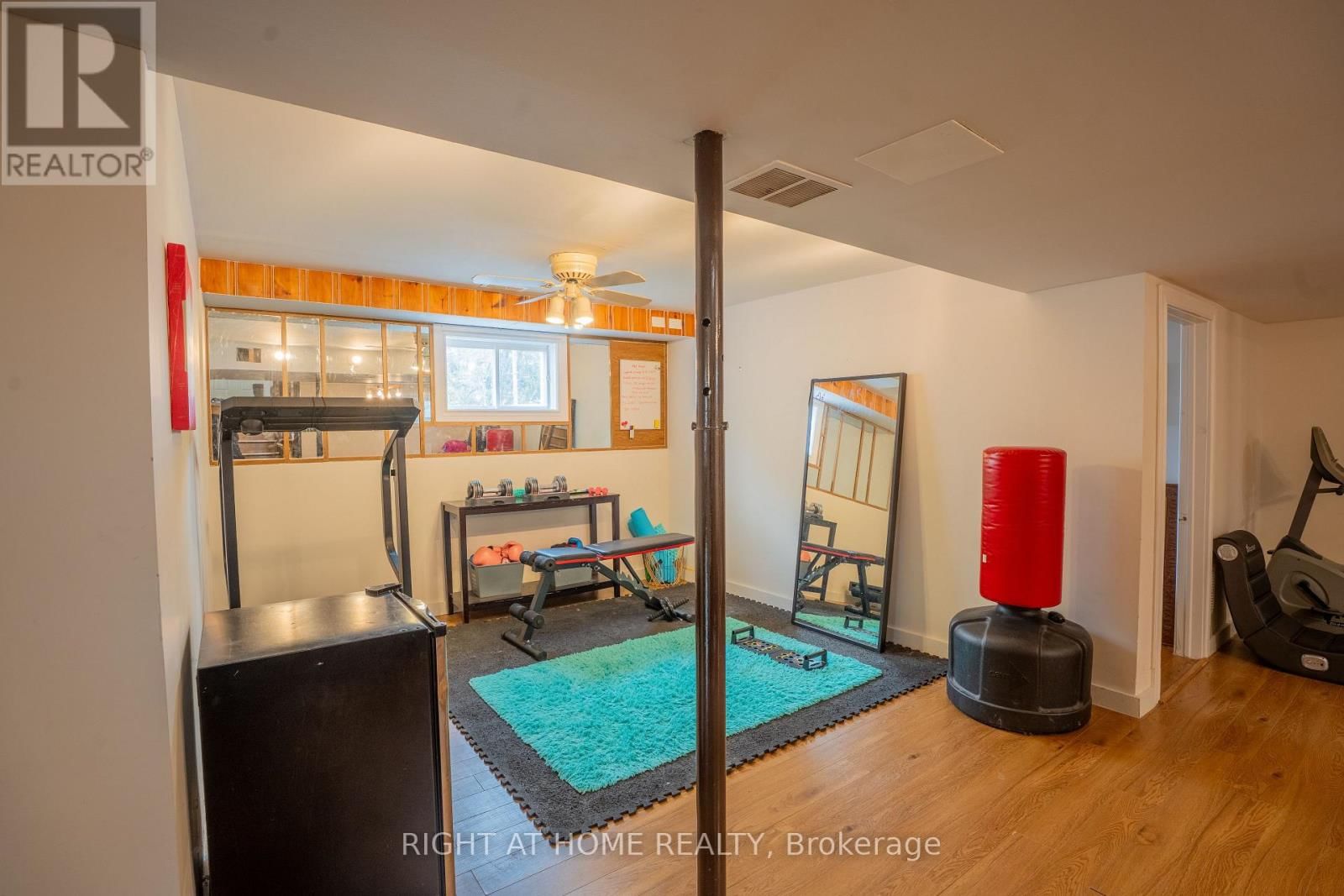 682 HENRI CIRCLE Image 16