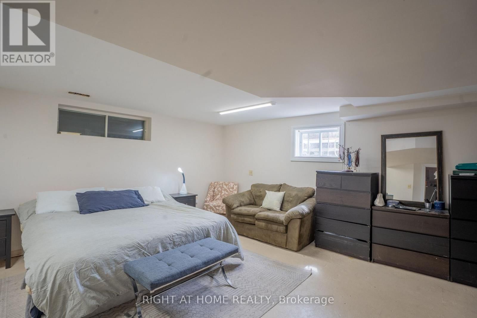 682 HENRI CIRCLE Image 17