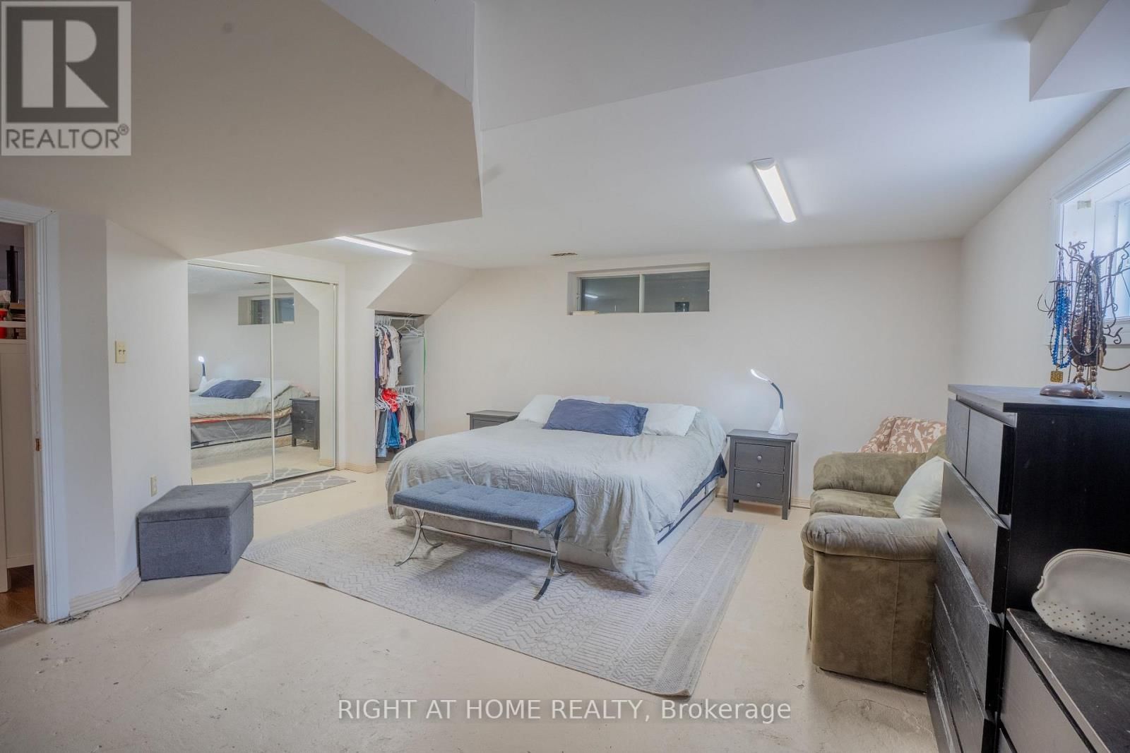 682 HENRI CIRCLE Image 18