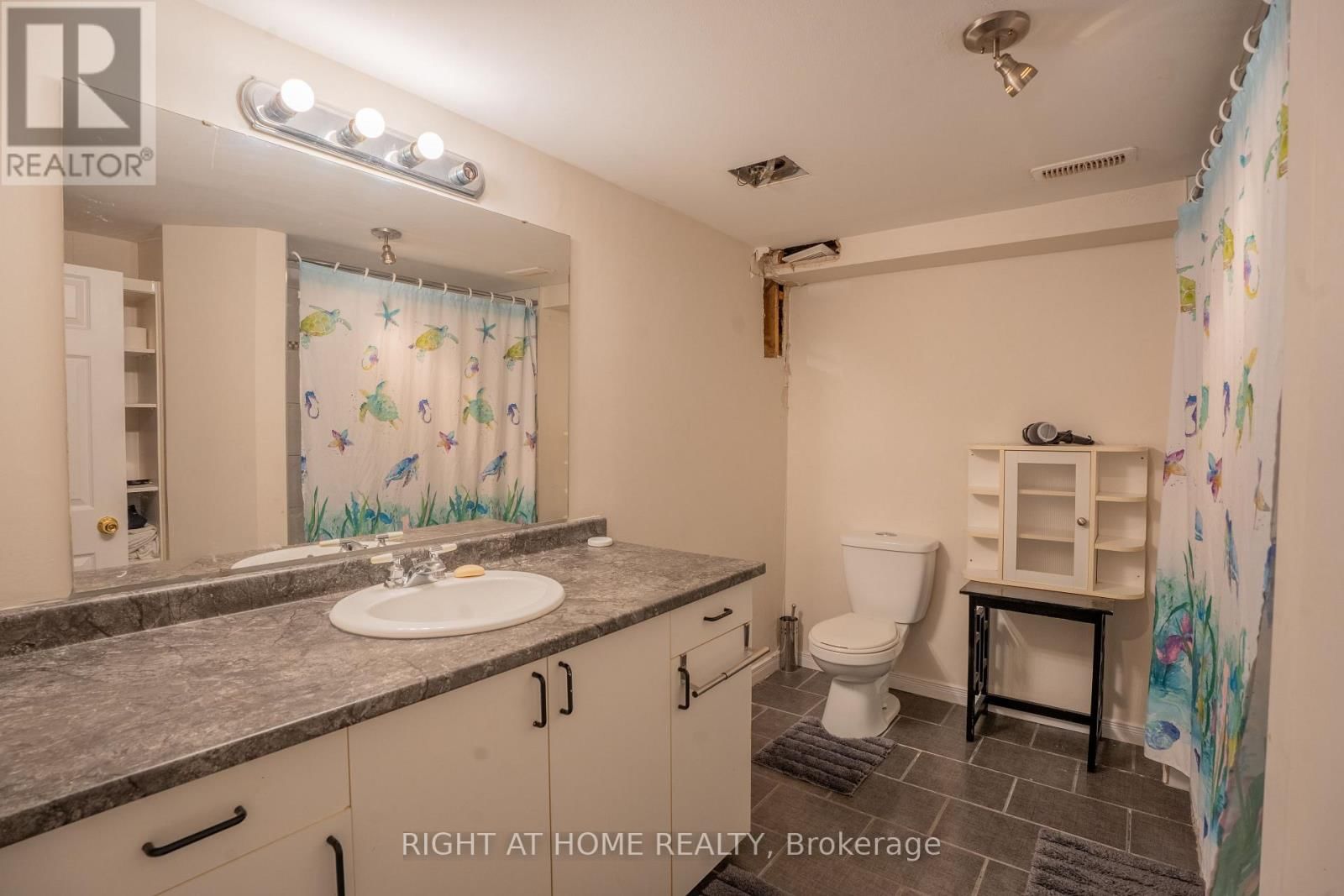 682 HENRI CIRCLE Image 20