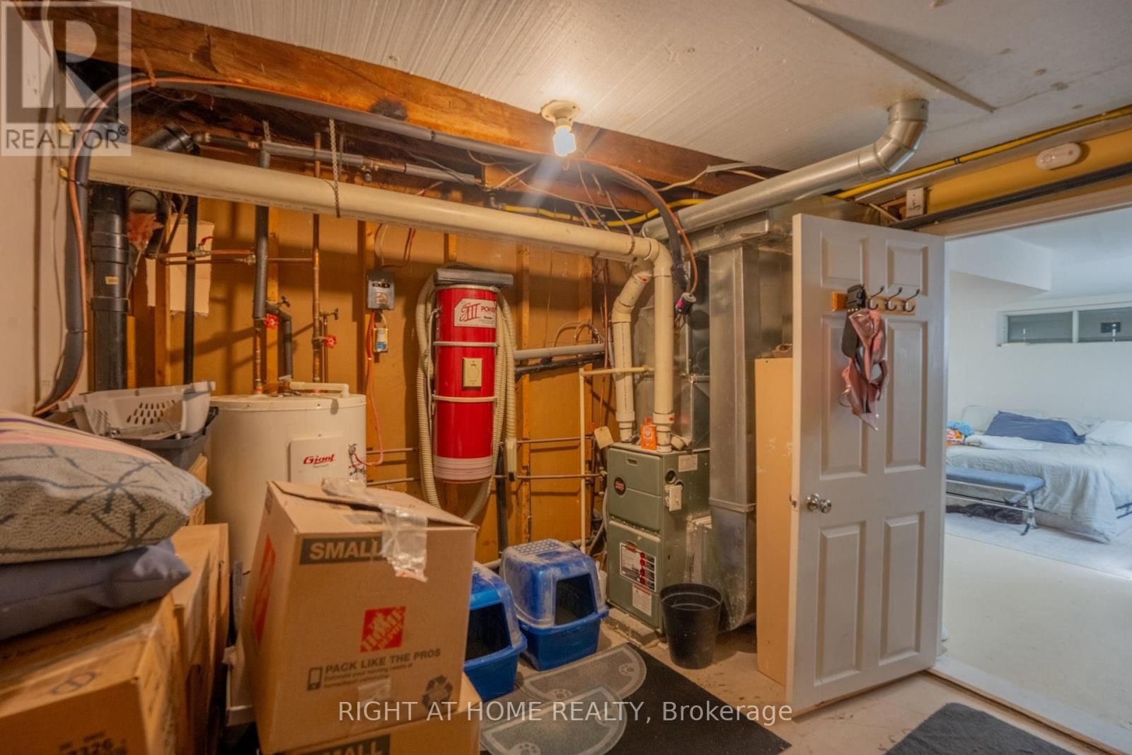 682 HENRI CIRCLE Image 21