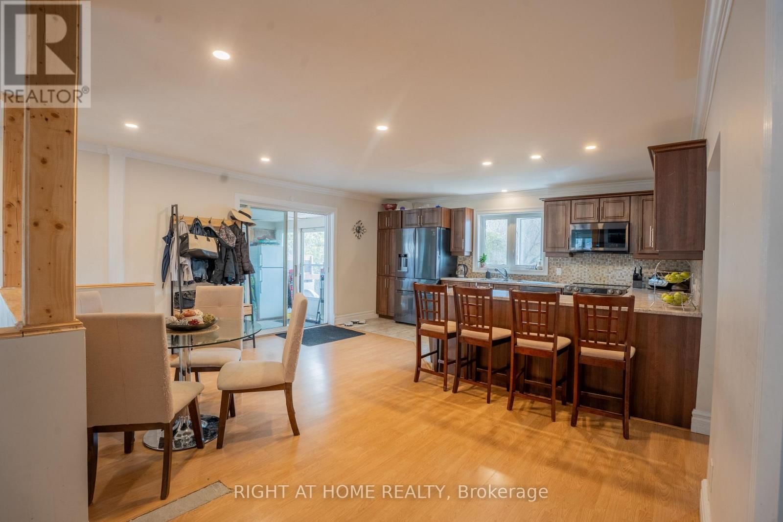 682 HENRI CIRCLE Image 3