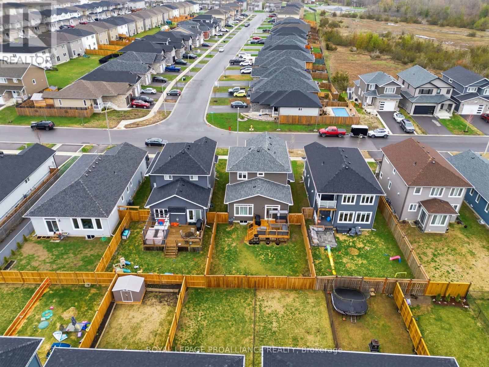 84 POTTER DRIVE Image 24