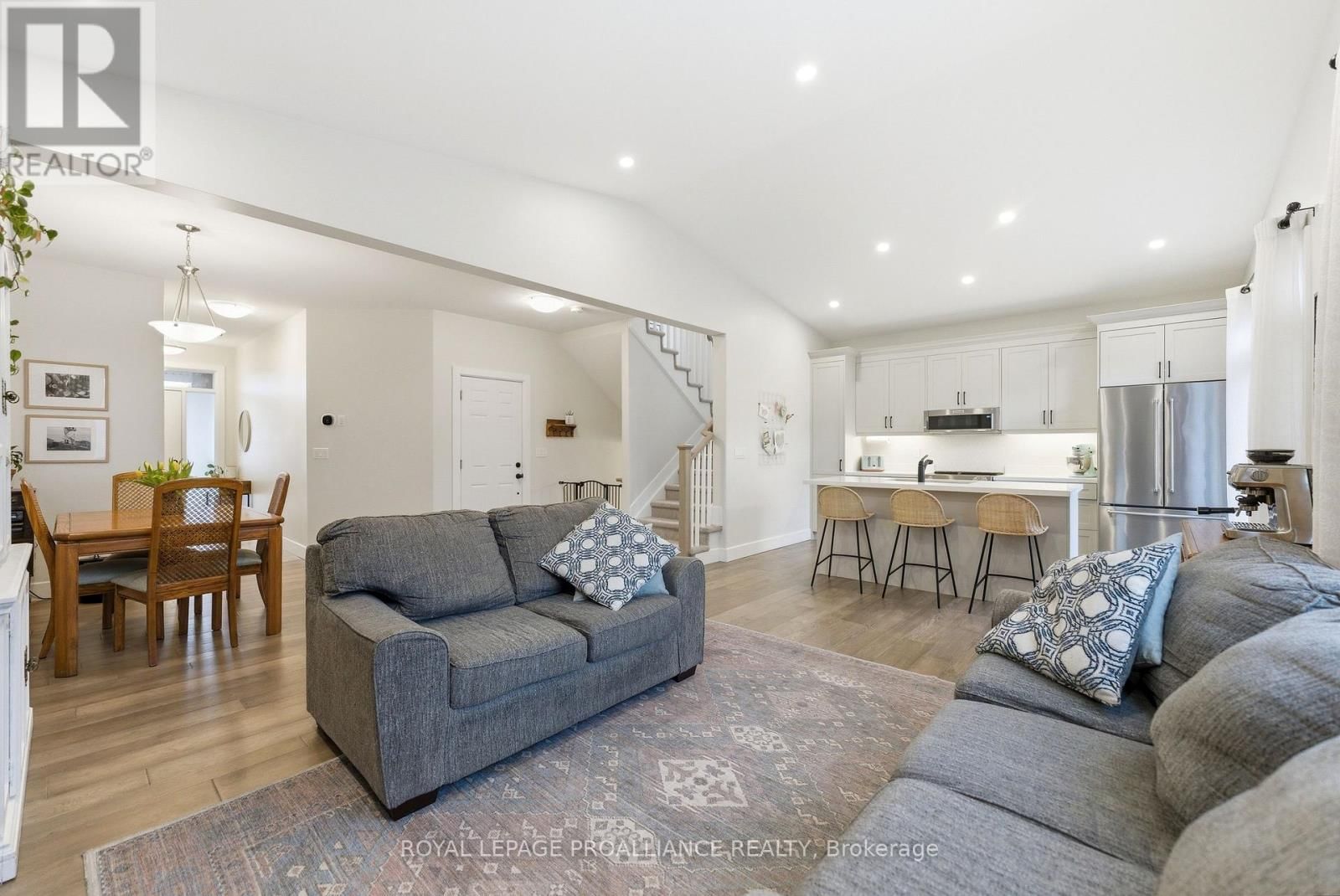 84 POTTER DRIVE Image 4