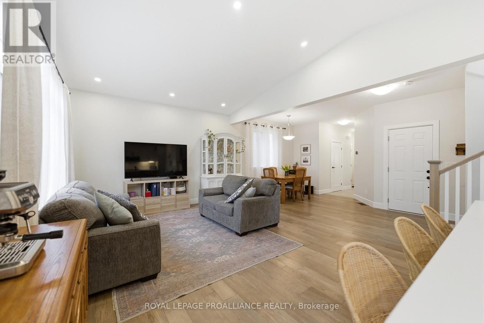 84 POTTER DRIVE Image 5