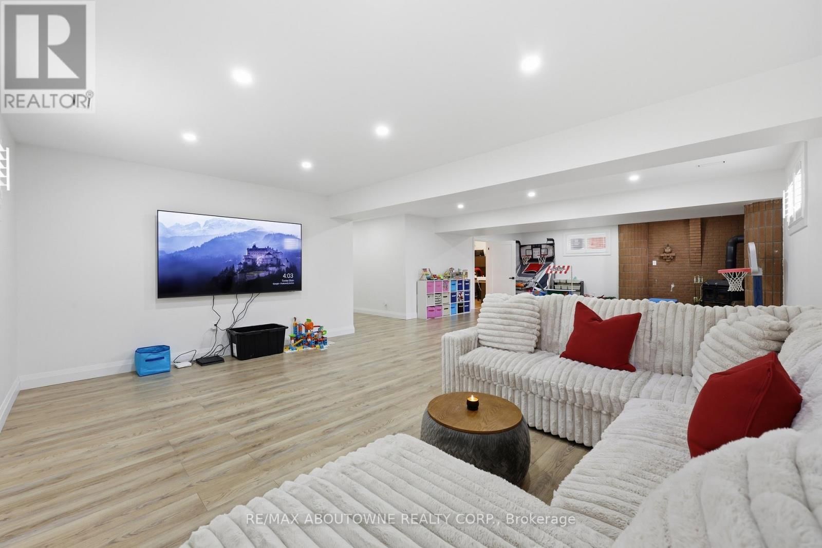 58 KILBOURN AVENUE Image 33