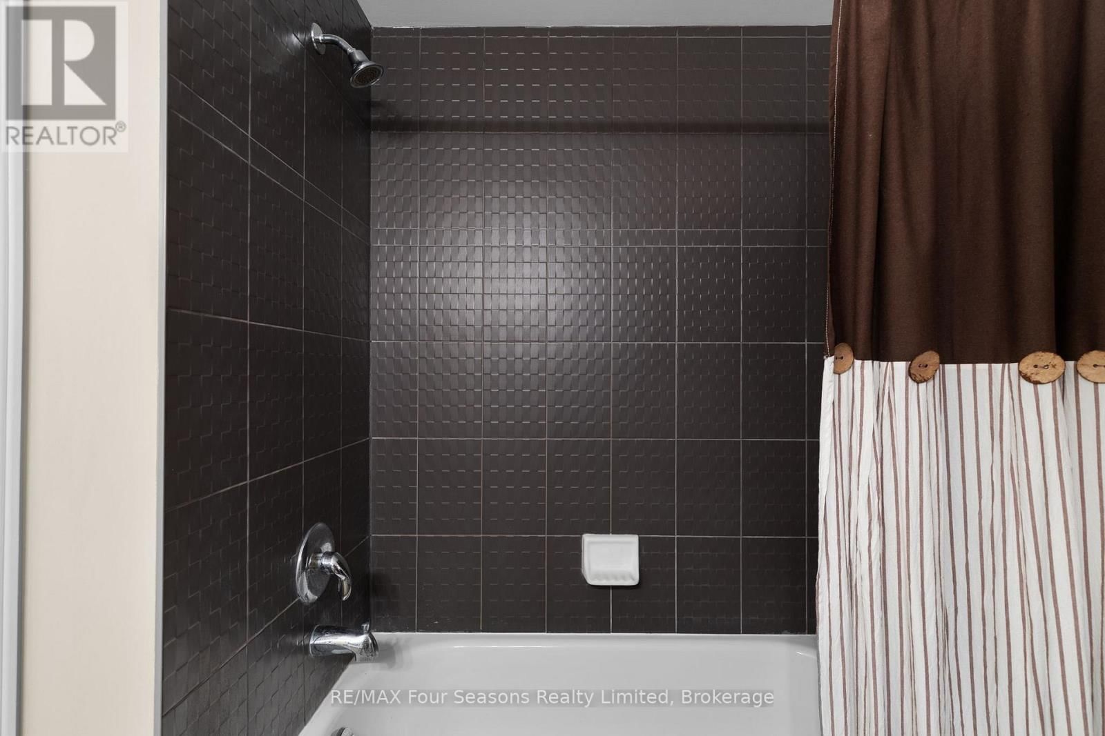 13 - 305 BRIARMEADOW DRIVE Image 24