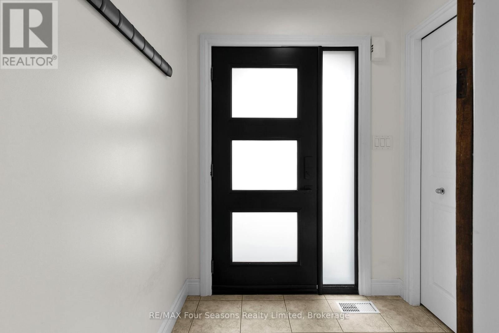 13 - 305 BRIARMEADOW DRIVE Image 4