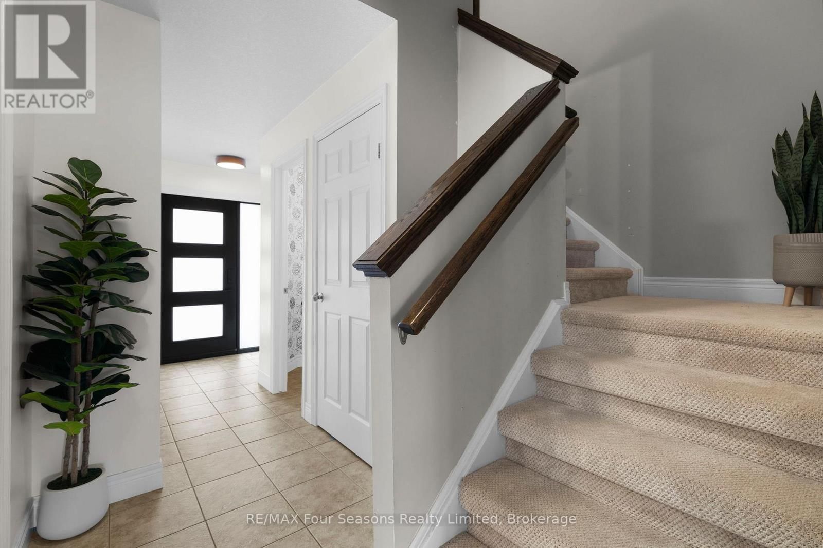 13 - 305 BRIARMEADOW DRIVE Image 8