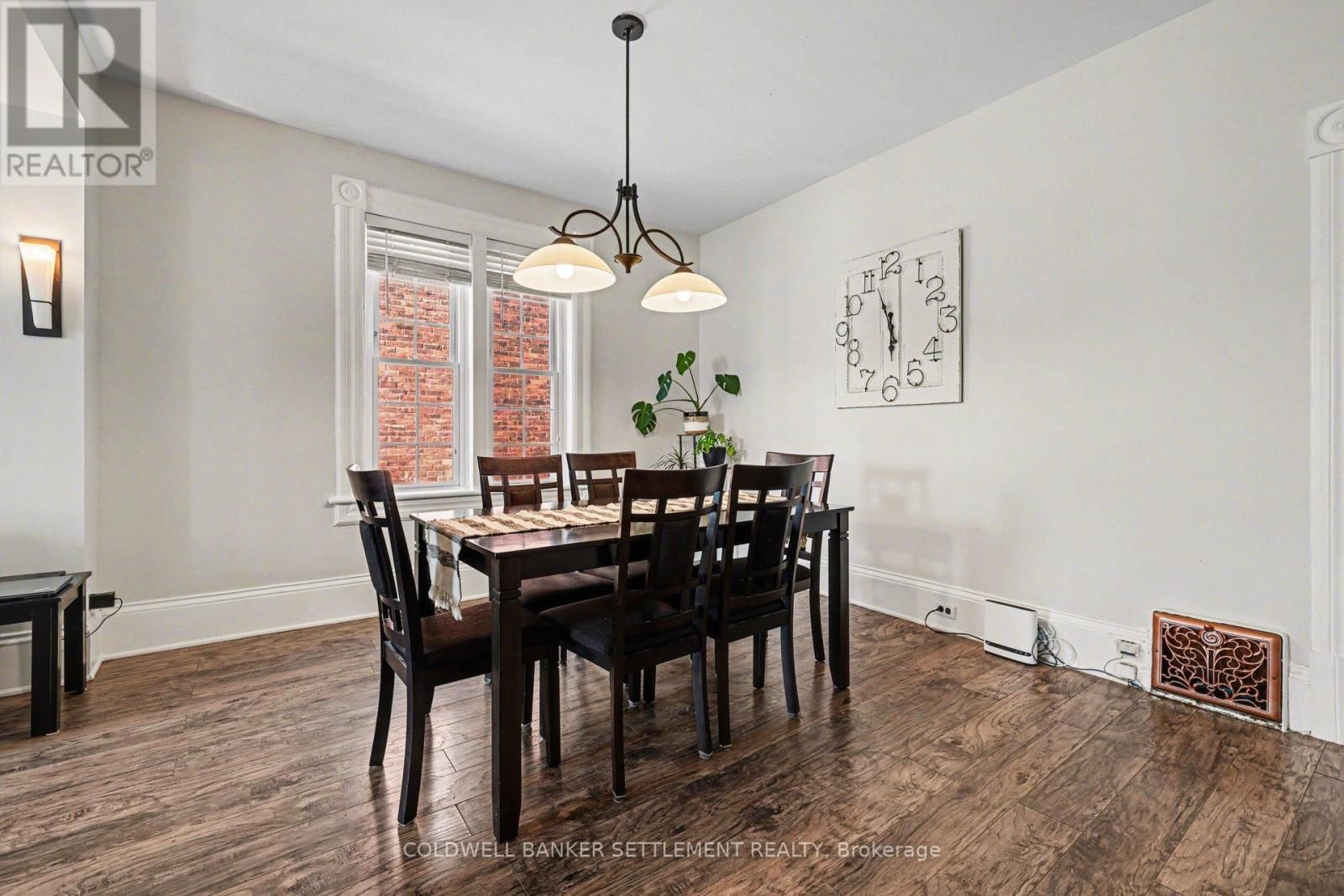 88 RUSSELL STREET EAST Image 10