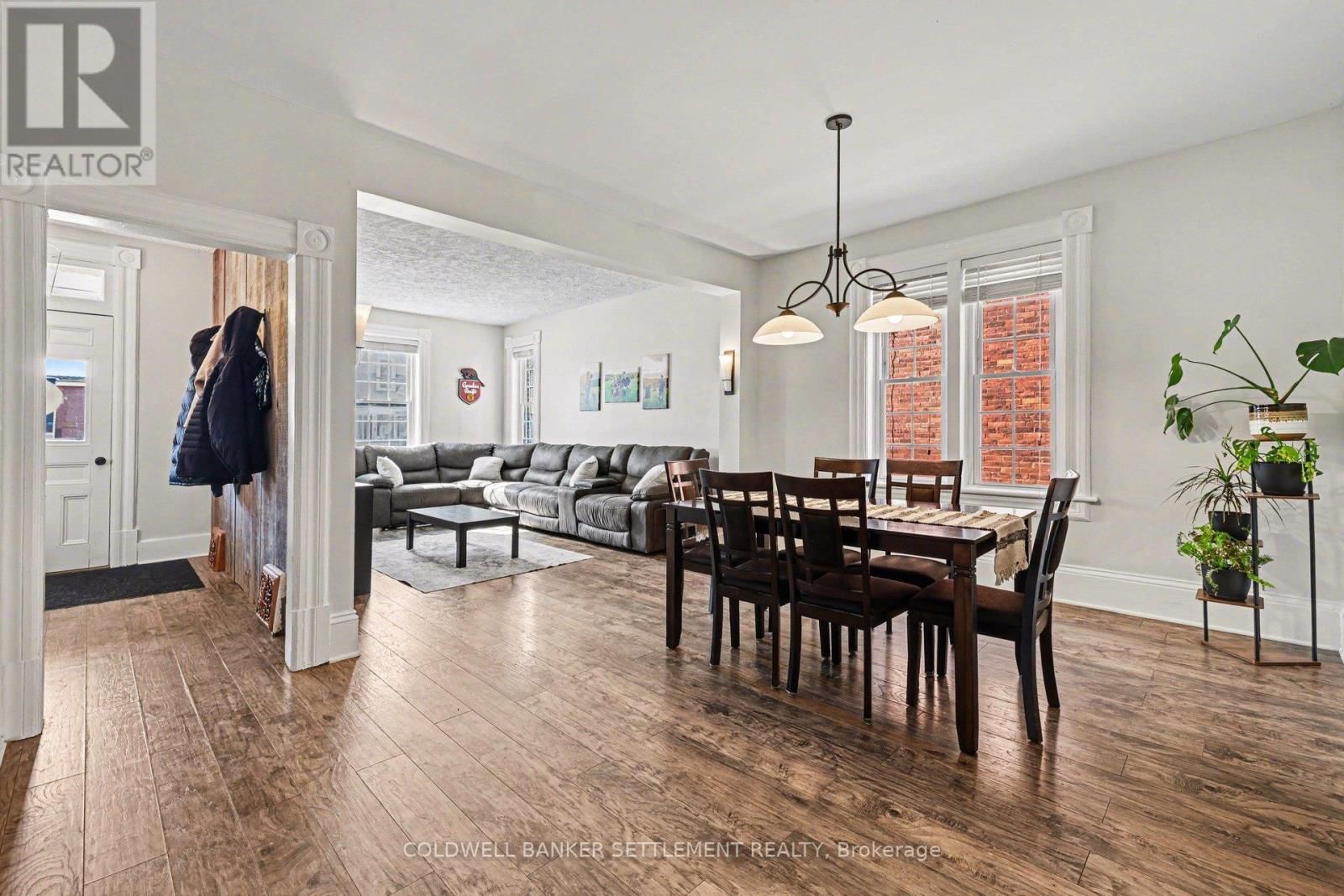 88 RUSSELL STREET EAST Image 11