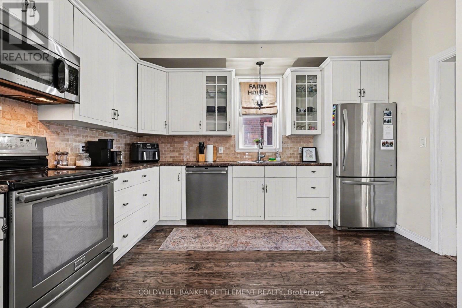 88 RUSSELL STREET EAST Image 12