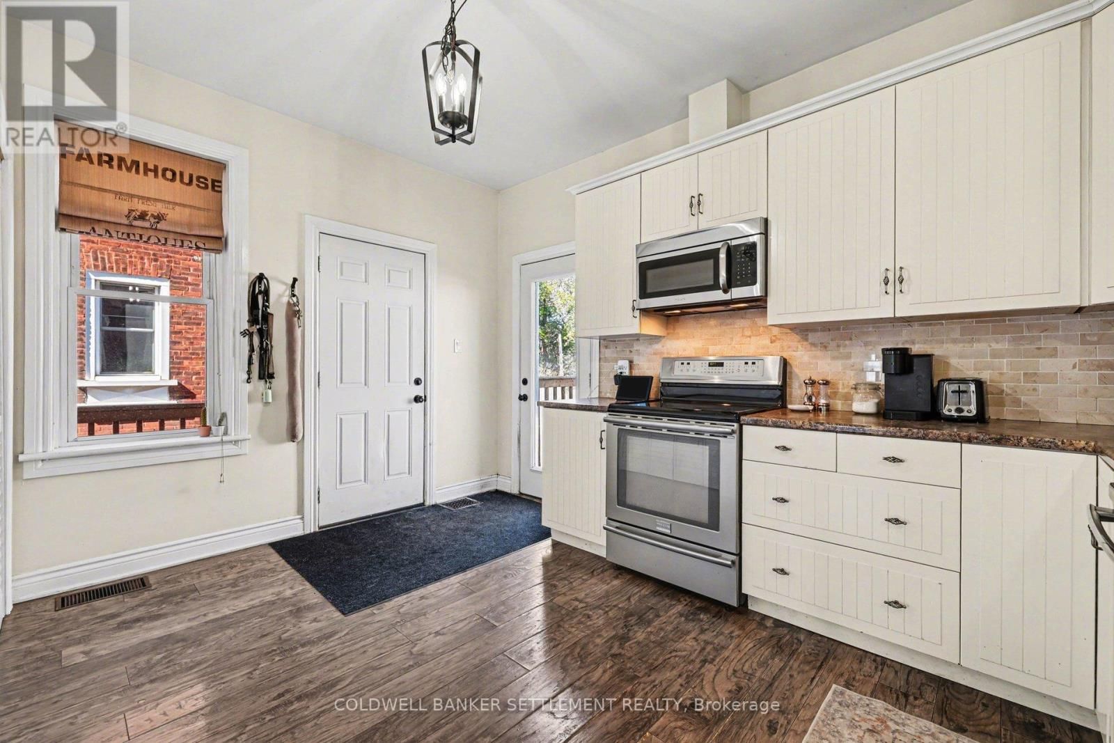 88 RUSSELL STREET EAST Image 15