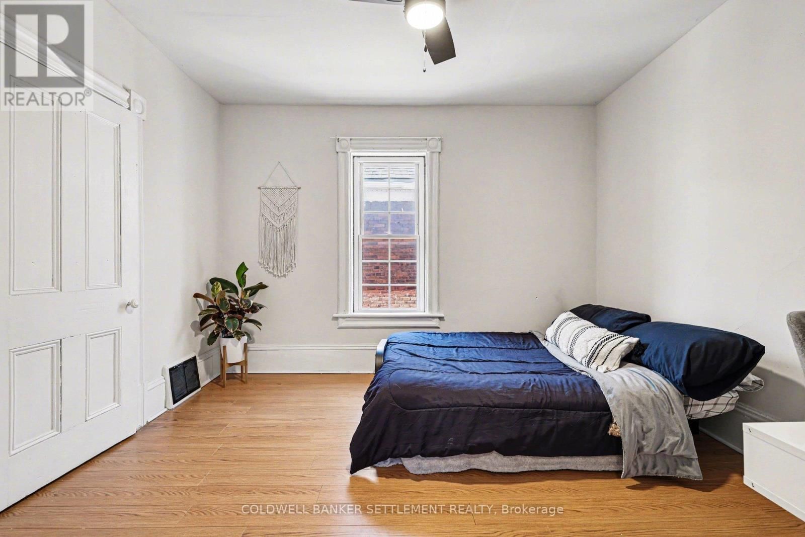 88 RUSSELL STREET EAST Image 18